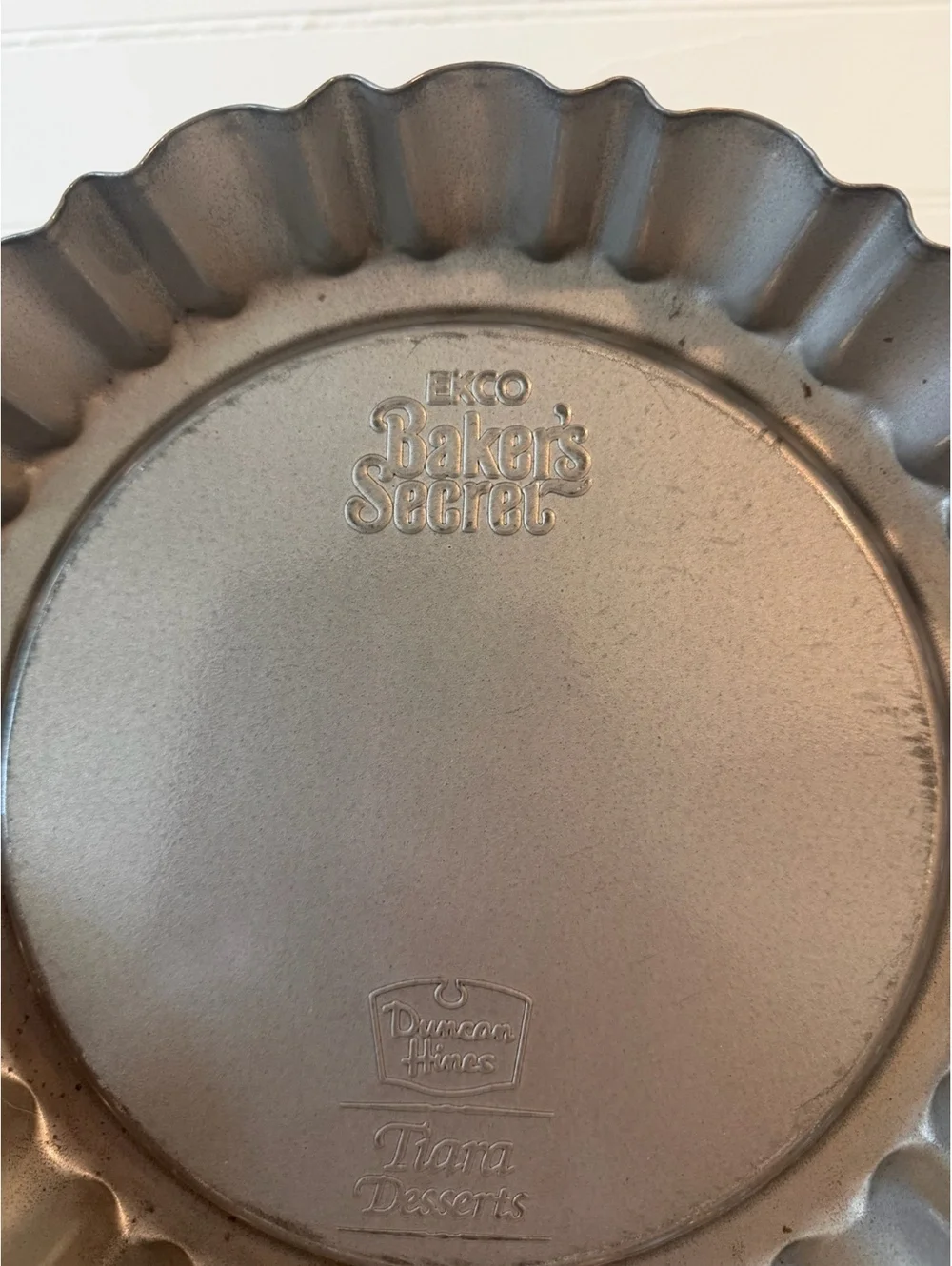 Ekco Baker's Secret Duncan Hines Tiara 10.5